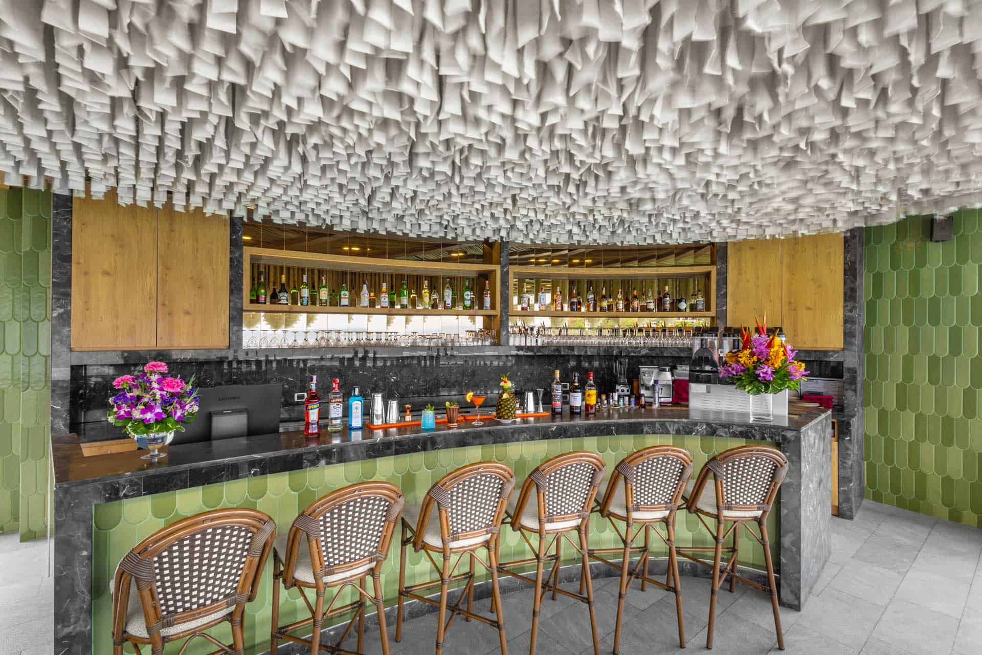 RC_Sky-Aquarium-Pool-Bar-3