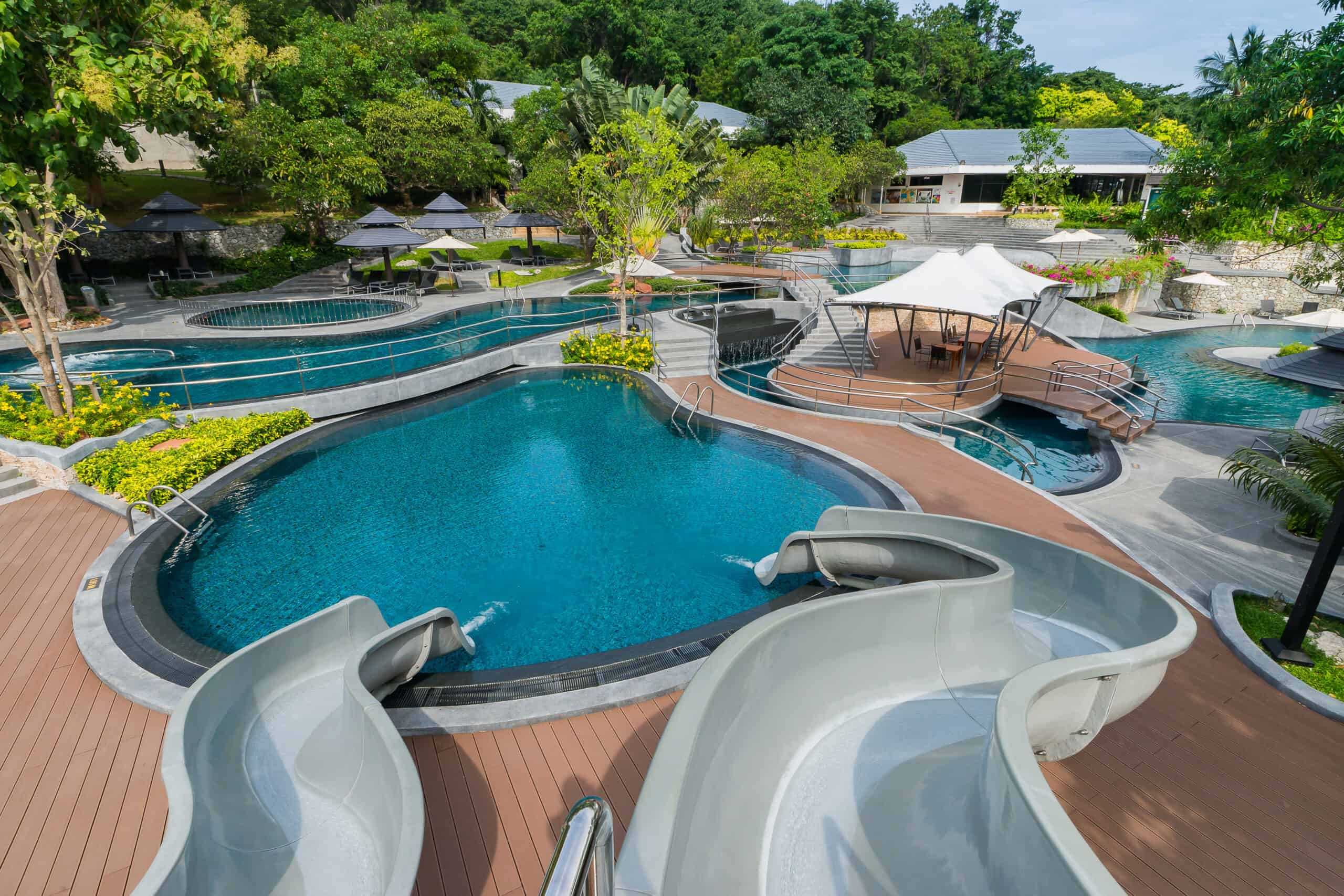 25_Facilities-Swimming Pool@Royal Wing