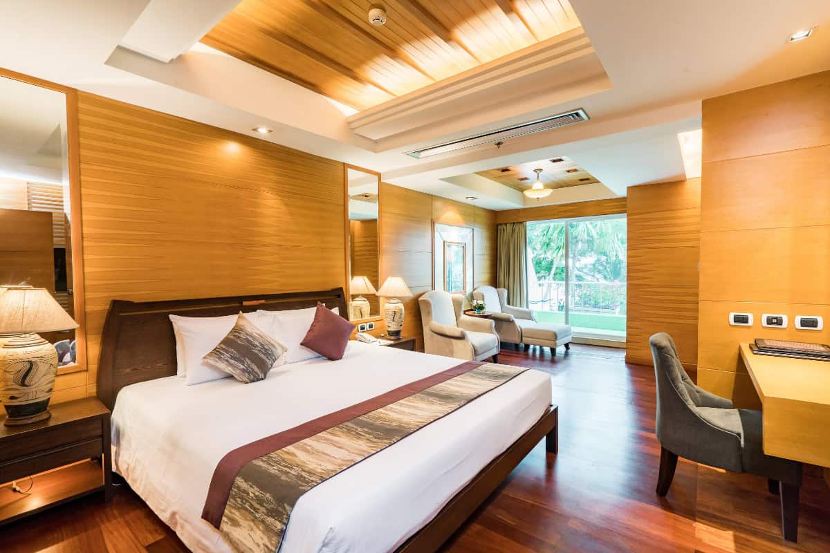 luxury family suite hotel room in pattaya hotel