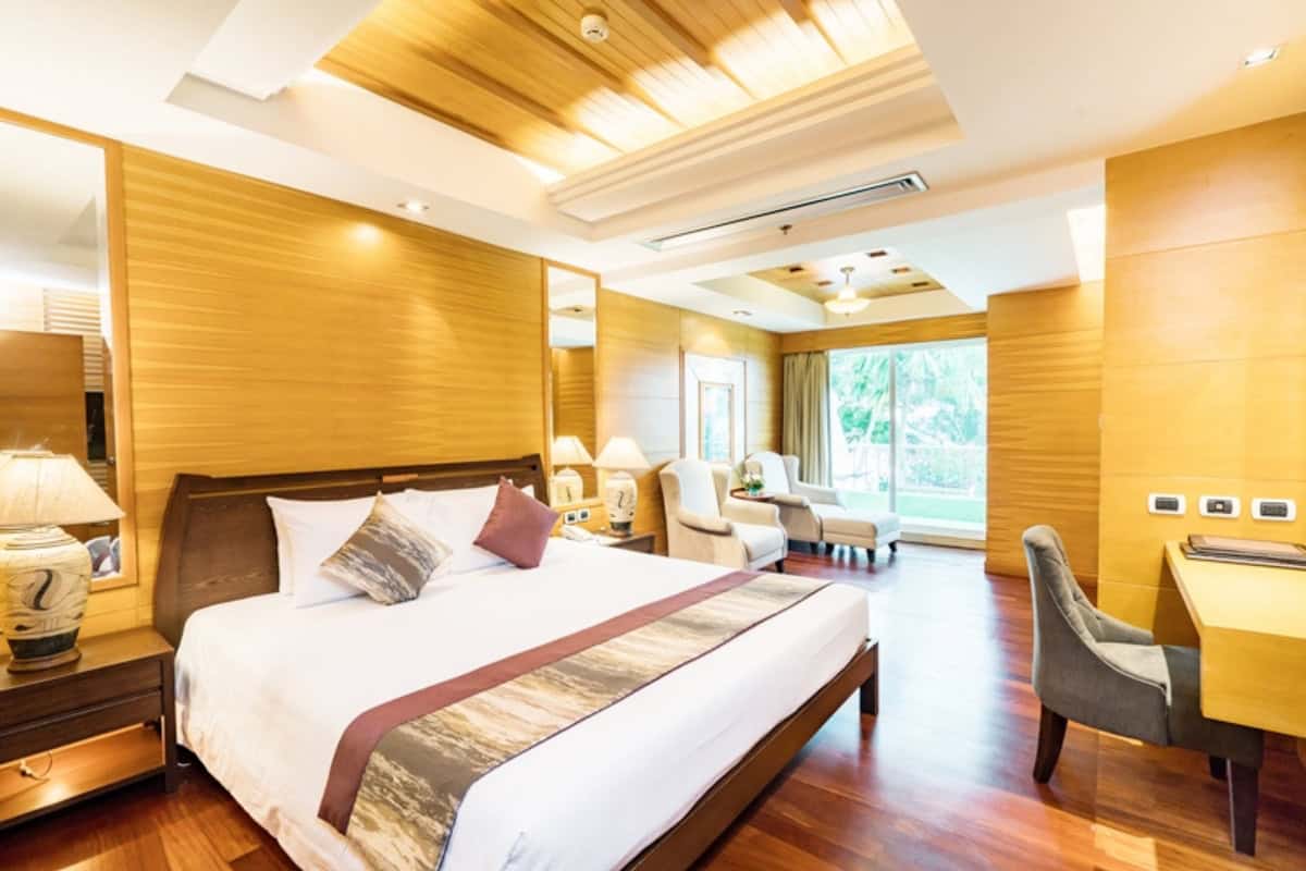 king sized bed room at royal cliff beach hotel