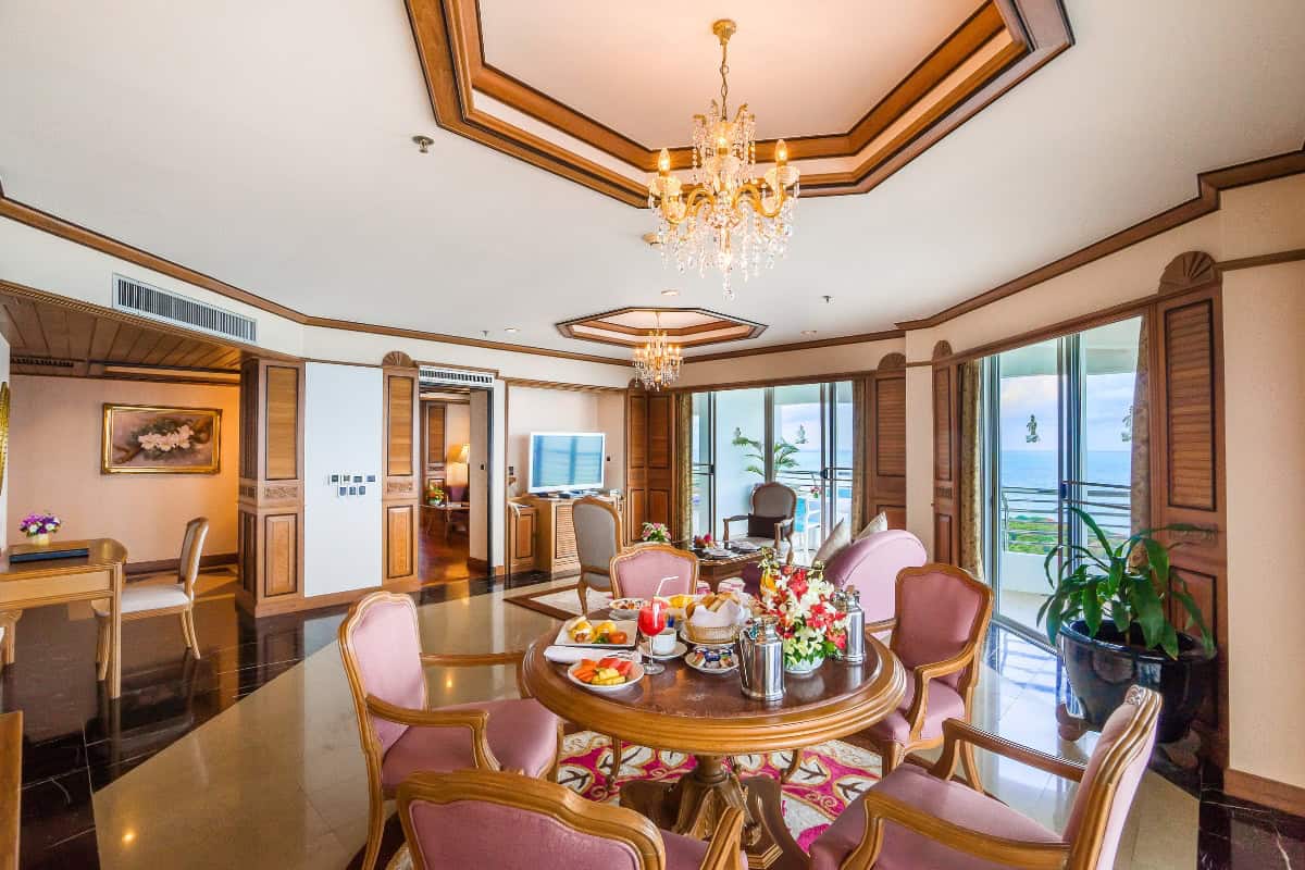 dining area in luxury pattaya hotel room