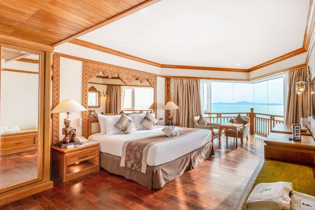 thai heritage theme hotel room in pattaya