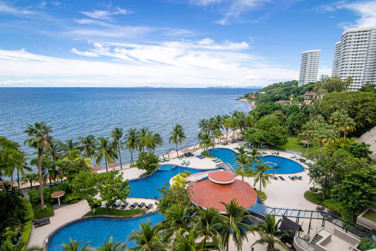 royal wing suites & spa freeform pool