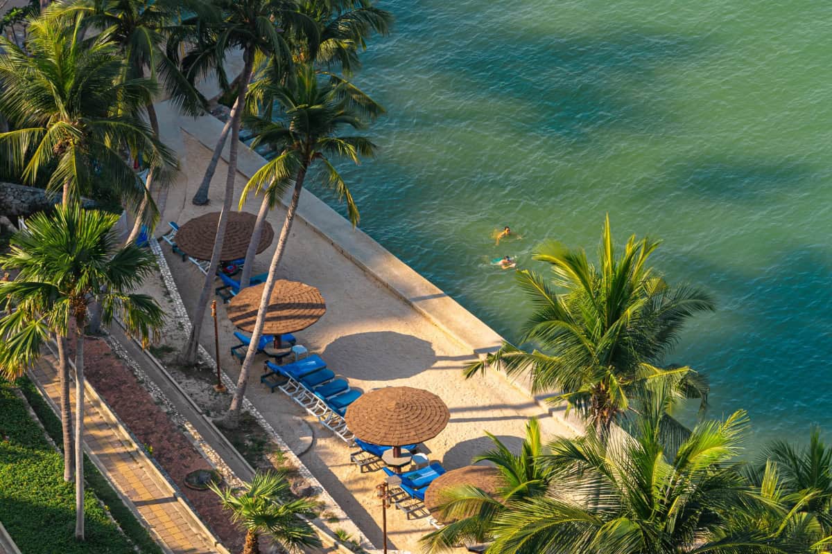 enjoy a private beach in pattaya with TiewThai Khon La Khrueng