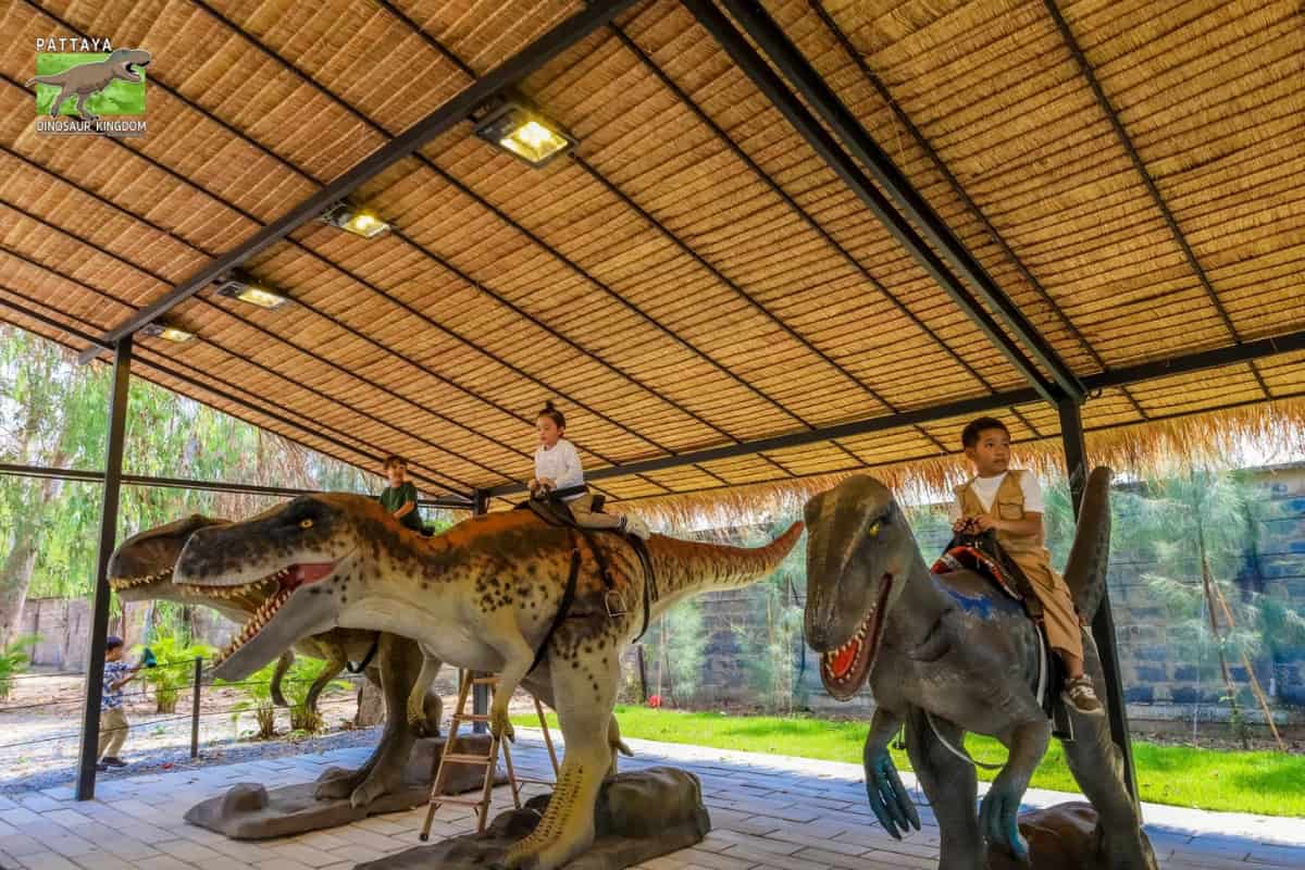 dino riders activity at pattaya dinosaur kingdom