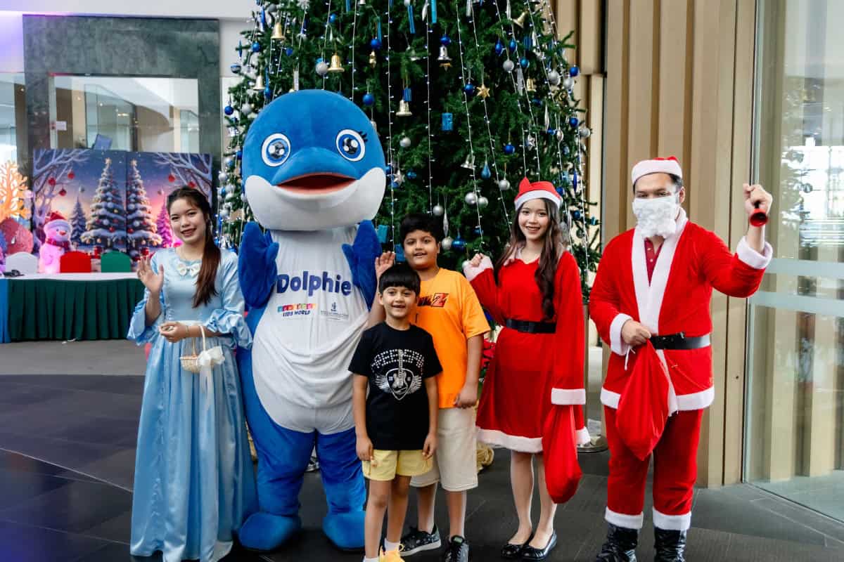 royal cliff team members celebrating the holiday season with young guests at our luxury pattaya hotel