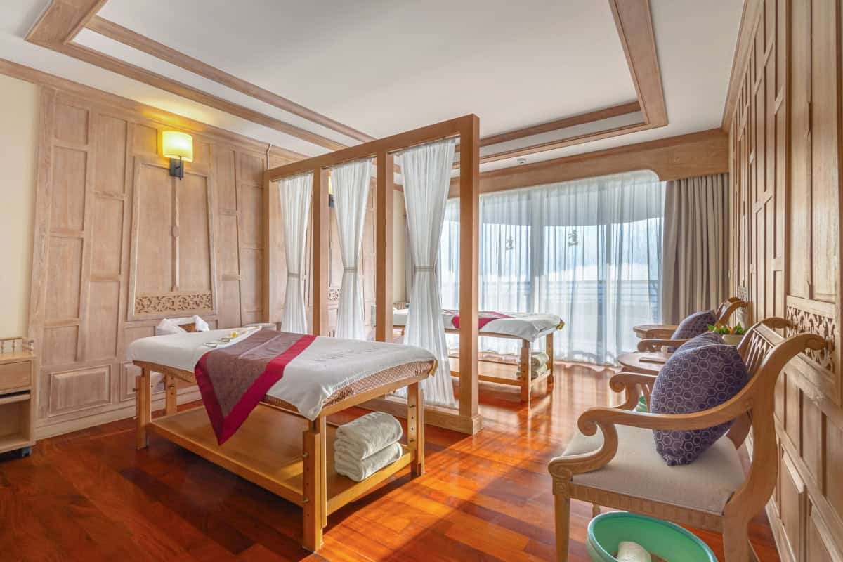 going to an award-winning spa as one of the activities to do in pattaya as a couple