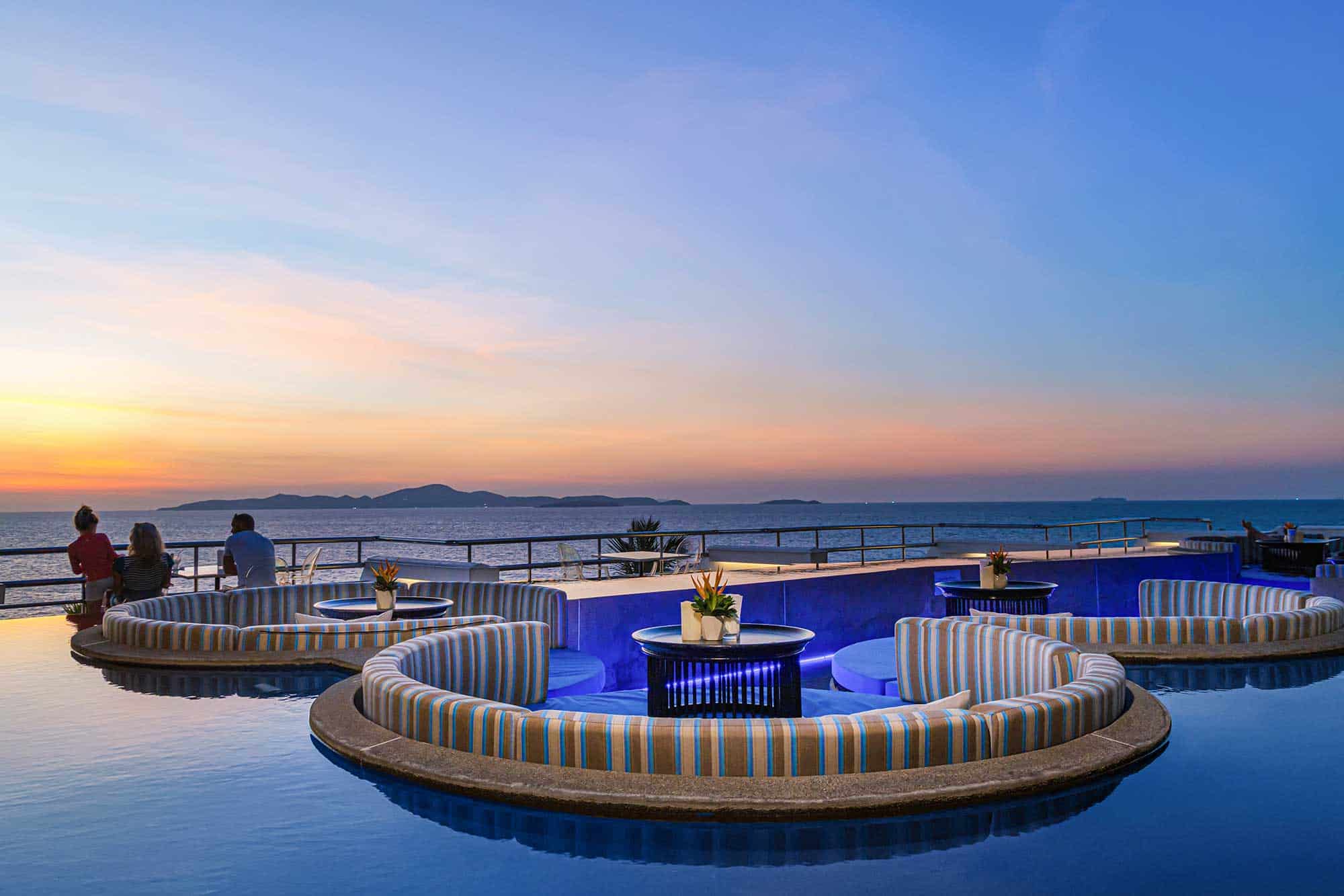 RC_Sunset-Terrace-Bar-2