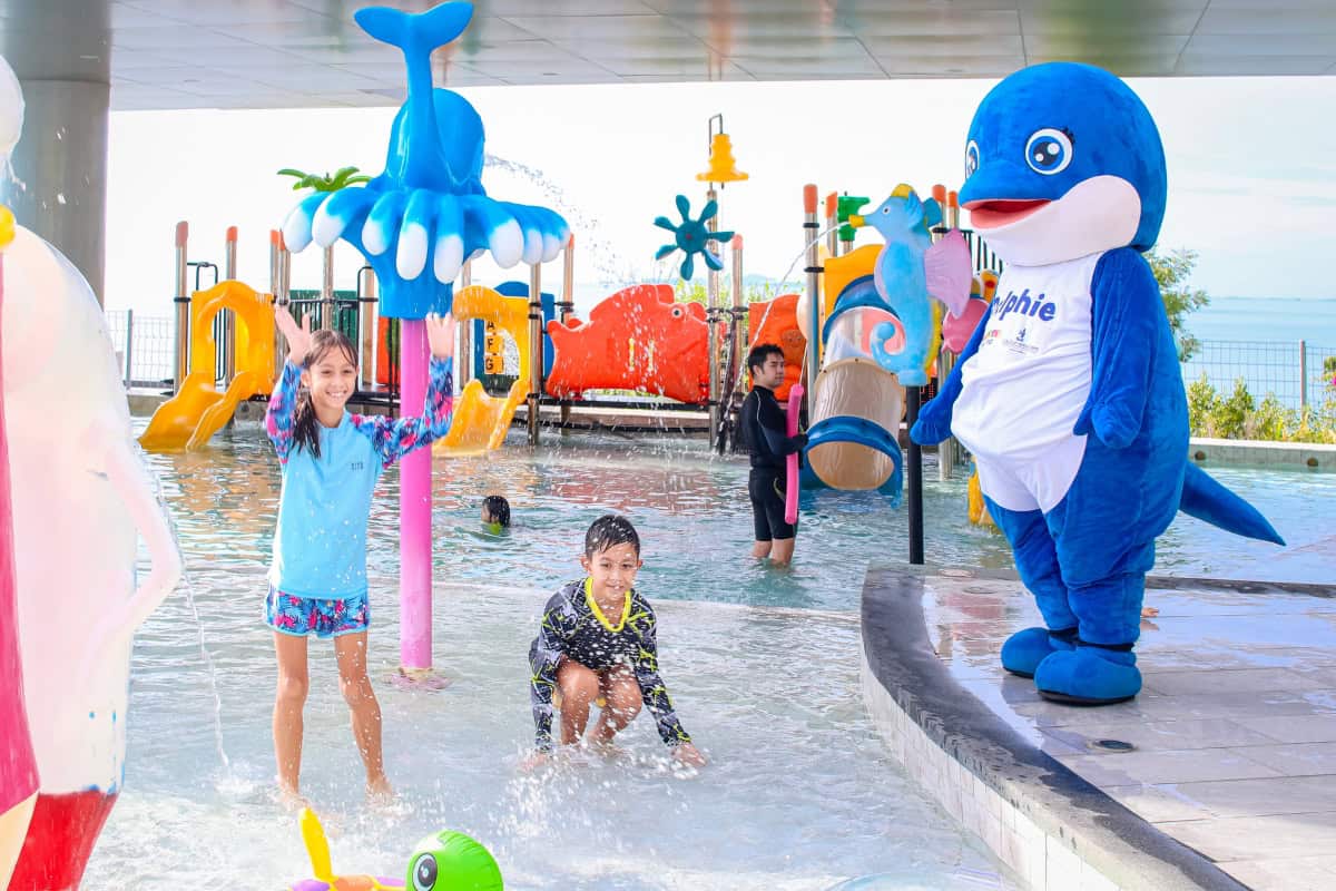 พื้นที่เล่นน้ำสำหรับเด็กในโรงแรมหรูของเราในพัทยา