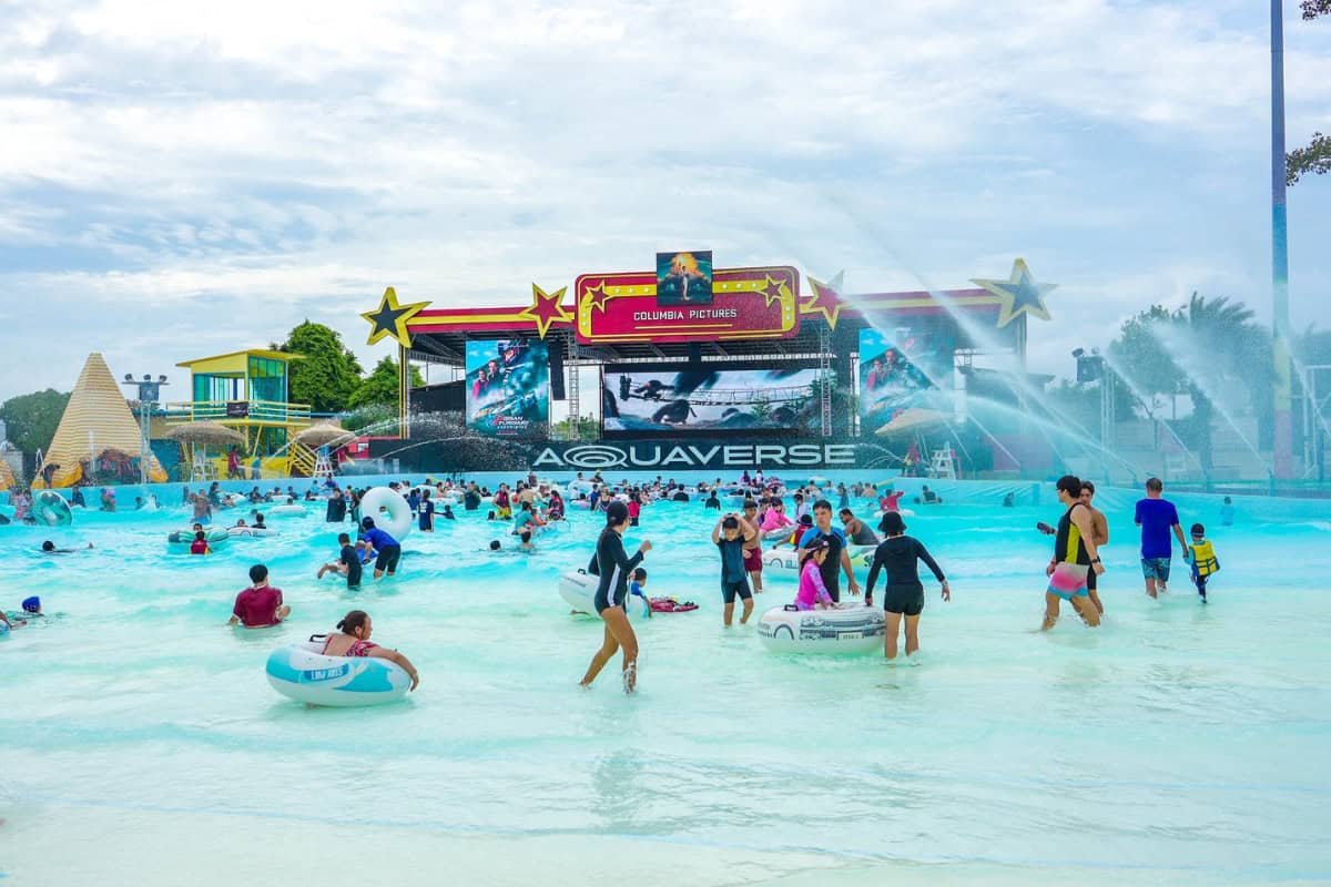 things to do in pattaya with family at columbia pictures aquaverse