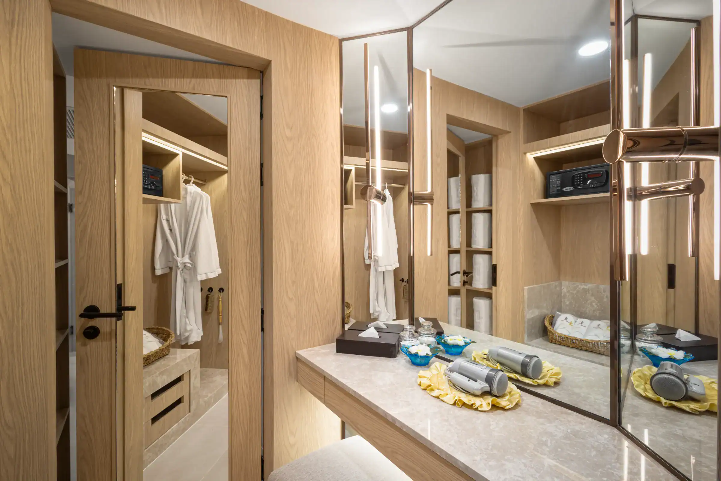 RC_Royal Wing Suite - 09